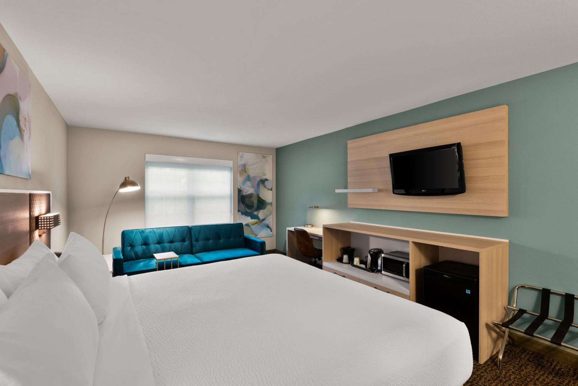 King Studio Suite with Garden View - Non-Smoking